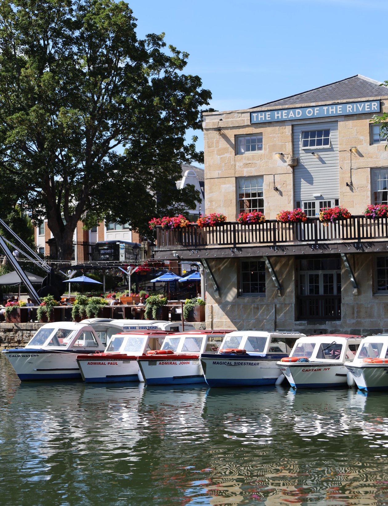 Motor boat hire in Oxford
