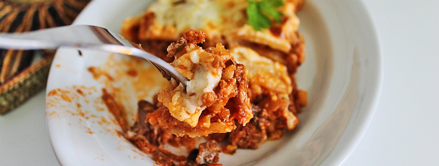 Riverside Hot Buffet with traditional British mains and seasonal vegetables